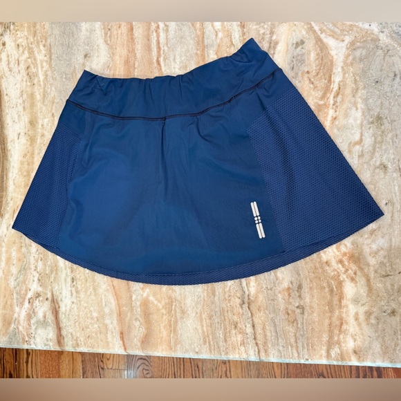 Women’s SWEATY BETTY Navy/Multi skort- size large - Picture 1 of 7